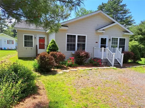127 Ridgewood Ave, Broadalbin, NY 12025