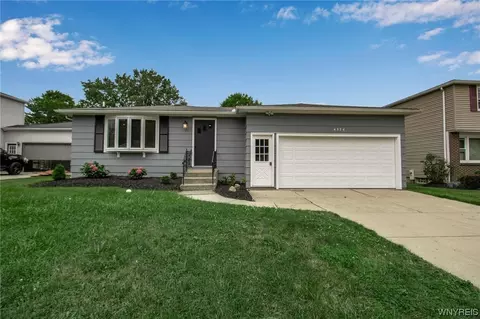 4374 Robin Ln, Hamburg, NY 14075