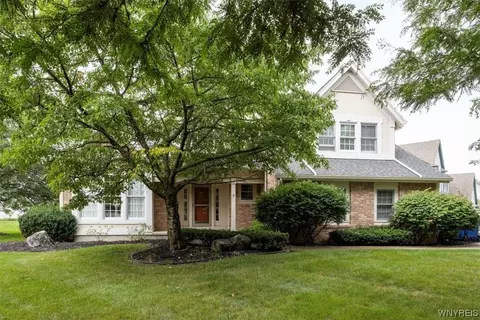 3 Fox Chase Ct, East Amherst, NY 14051