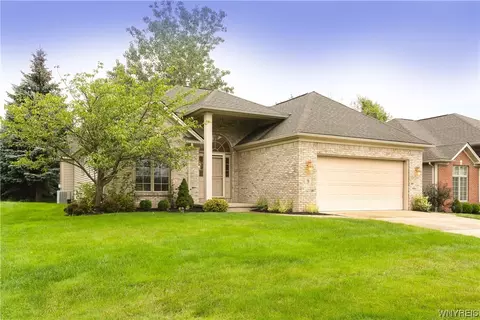 9 Primrose Ln, Buffalo, NY 14221