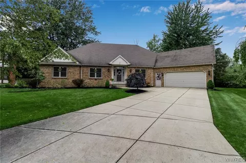74 Mount Holyoke Ct, Getzville, NY 14068