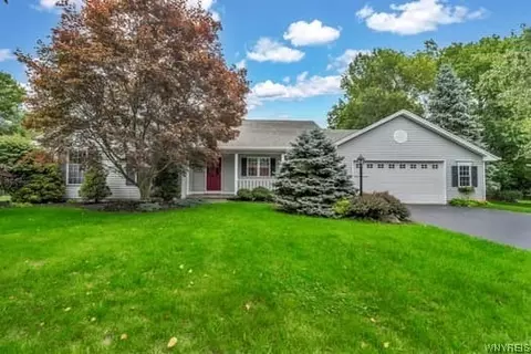 34 Highland Dr, Aurora, NY 14052