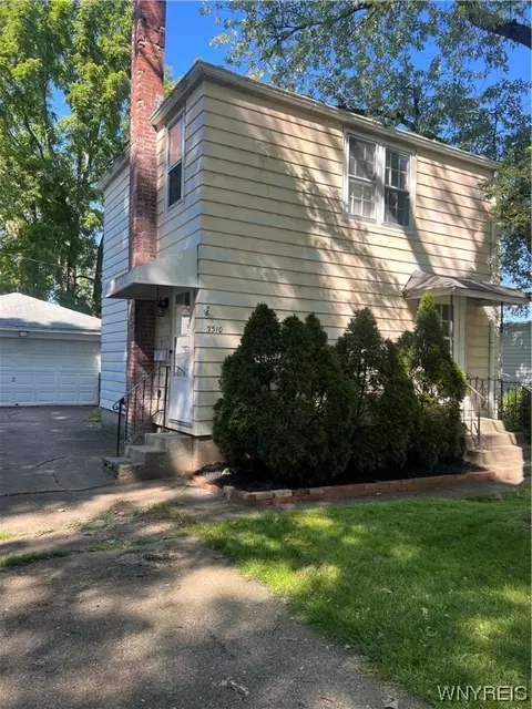 7510 Wing Ct, Niagara Falls, NY 14304