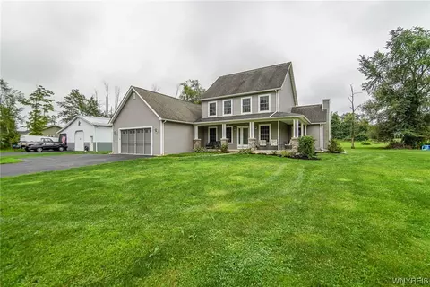 51 Surfside Dr, Irving, NY 14081