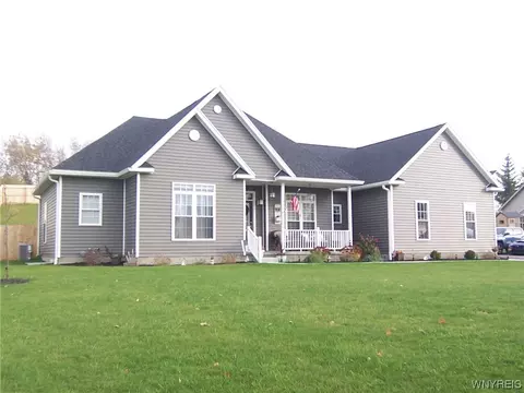 132 Kensington Ct, Livonia, NY 14487