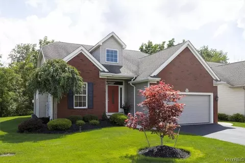 1 Logan Ln, Lancaster, NY 14086