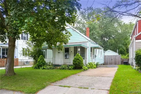 8818 Pear Ave, Niagara Falls, NY 14304