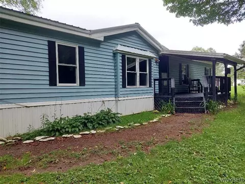 111 Forrest Ln, Delevan, NY 14042