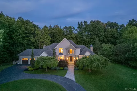 411 Willardshire Rd, Orchard Park, NY 14127