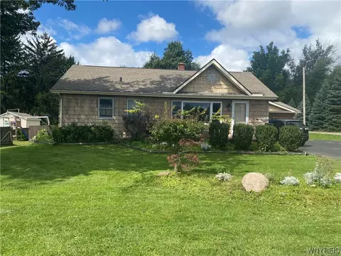 273 Trowbridge St, Lockport, NY 14094