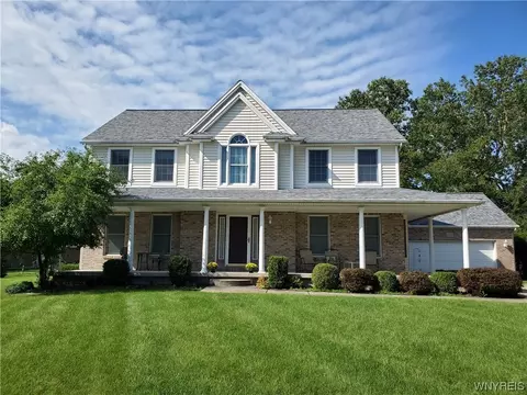 365 Meadow Dr, West Seneca, NY 14224