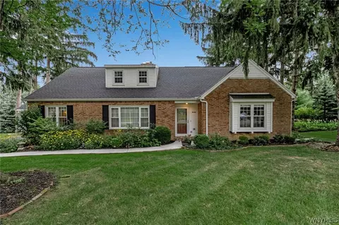 20 Sturbridge Ln, Amherst, NY 14221
