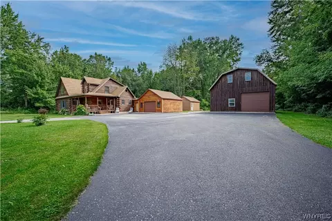 2907 Carmen Rd, Hartland, NY 14105
