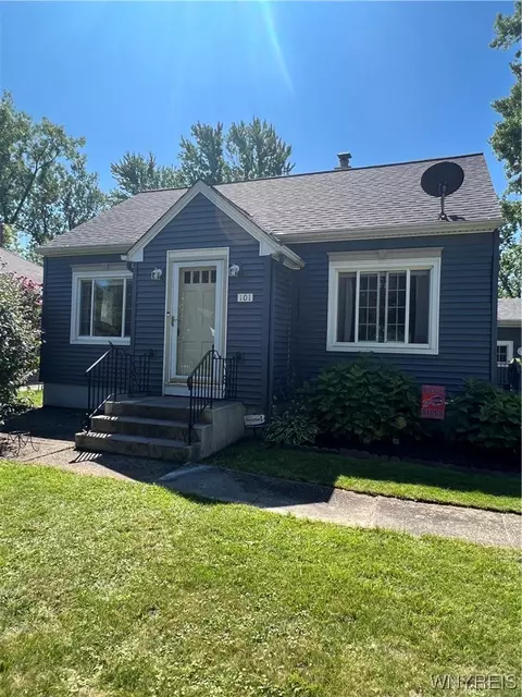 101 Aurora Dr, Cheektowaga, NY 14215