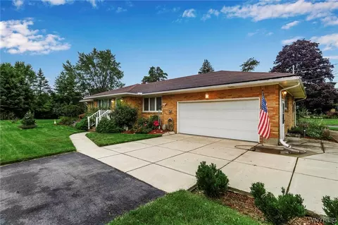 5241 Genesee St, Bowmansville, NY 14026