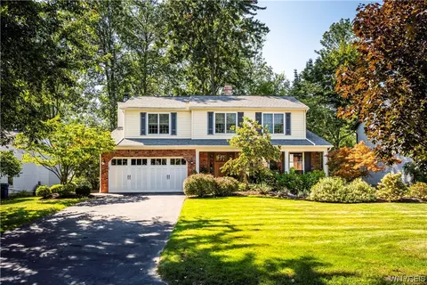 52 Baron Ct, Getzville, NY 14068
