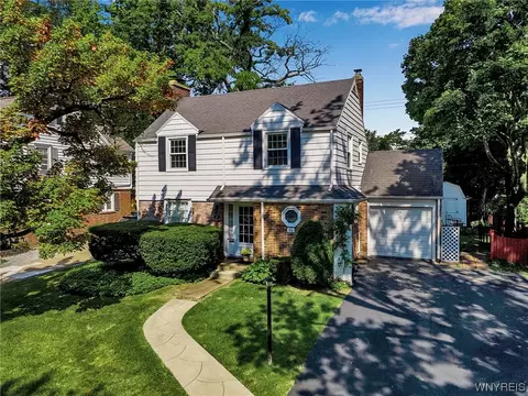 64 Danbury Ln, Buffalo, NY 14217