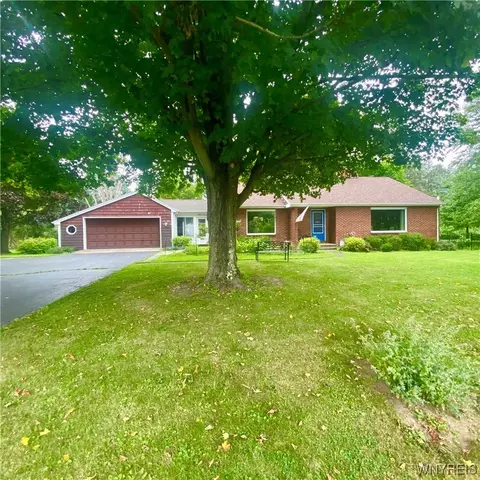 83 Bowen Rd, Aurora, NY 14052