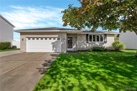 39 Bradwood Rd, West Seneca, NY 14224