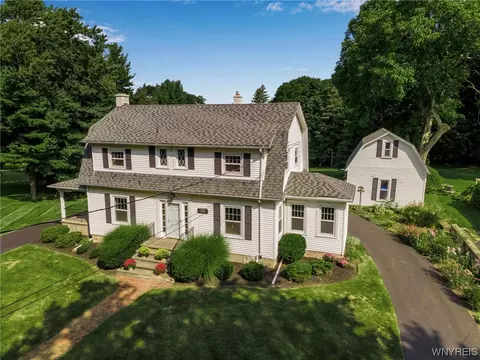 6983 Chestnut Ridge Rd, Lockport, NY 14094
