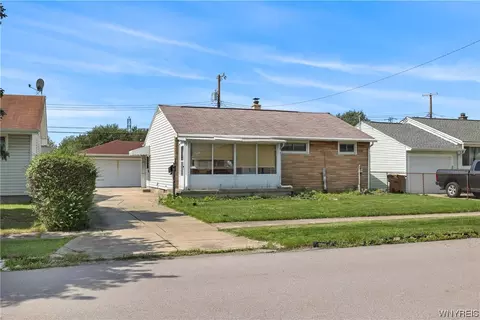86 Alaska St, Cheektowaga, NY 14206