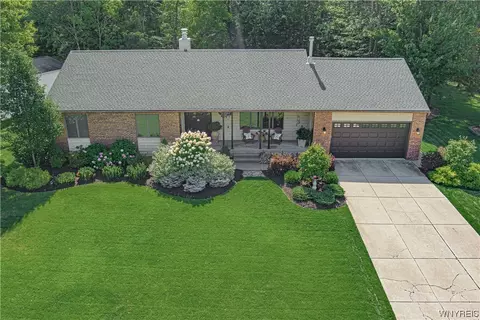 105 Old Orchard Ln, Orchard Park, NY 14127