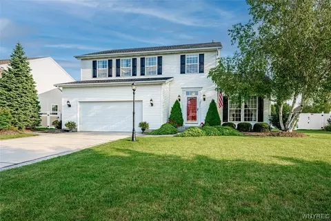 3767 Trails End Ln, Wheatfield, NY 14120