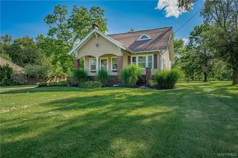 4499 Parker Rd, Hamburg, NY 14075