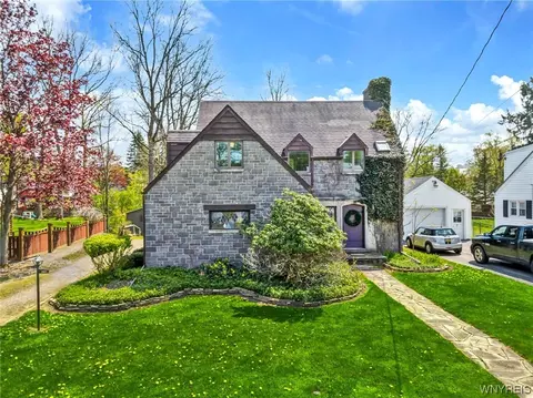 305 Girard Ave, Aurora, NY 14052