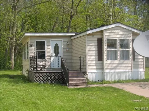 49 Expressway Expresswy Vlg, Niagara, NY 14304