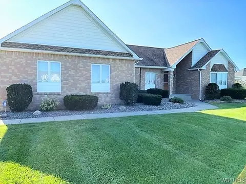 6439 Bartz Rd, Lockport, NY 14094