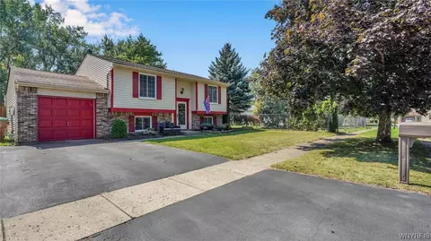 5 Woodgate Dr, Cheektowaga, NY 14227