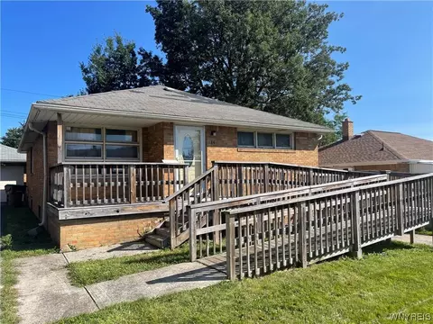 14 Markus Dr, Cheektowaga, NY 14225
