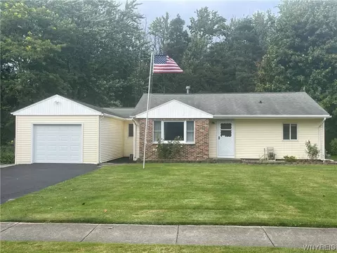384 Oak St, Porter, NY 14174