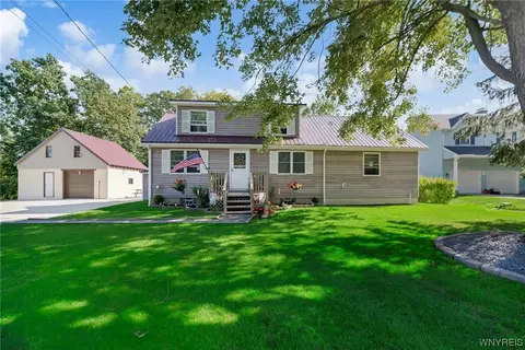3053 Old Lakeview Rd, Hamburg, NY 14075