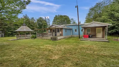 3285 Smallwood Rd, Warsaw, NY 14569
