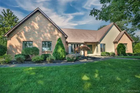 10 Spicer Creek Run, Grand Island, NY 14072