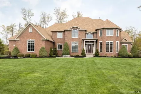 60 Birdsong Pkwy, Orchard Park, NY 14127
