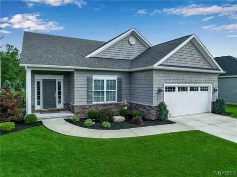 5709 Waterford Ln, Clarence, NY 14032