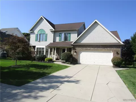 5526 Country Club Ln, Hamburg, NY 14075