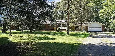 288 Angle Rd, West Seneca, NY 14224
