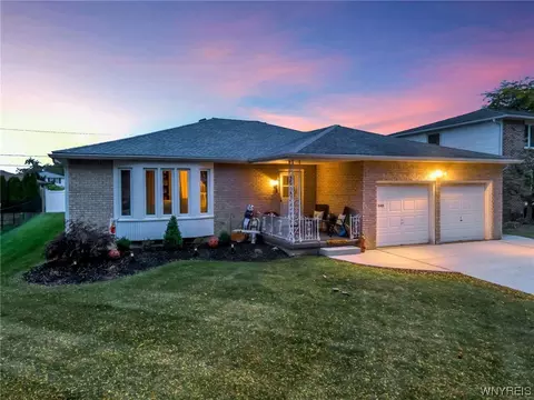 240 Sundown Trl, Amherst, NY 14221