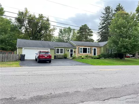 122 Larned Ln, Orchard Park, NY 14127