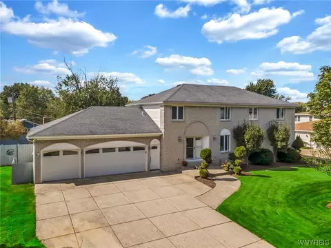 90 Morningstar Ct, Amherst, NY 14221