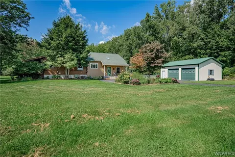 3150 Checkered Tavern Rd, Hartland, NY 14067