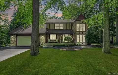 140 Tiffany Ln, Lancaster, NY 14086