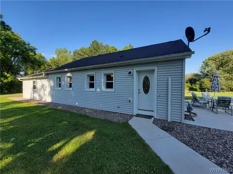 8017 Slayton Settlement Rd, Royalton, NY 14067