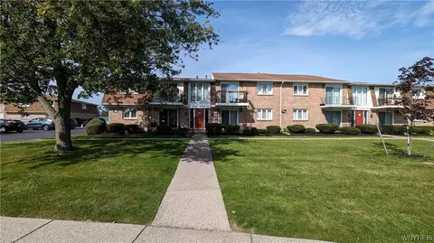 140 Old Lyme Dr #2, Amherst, NY 14221