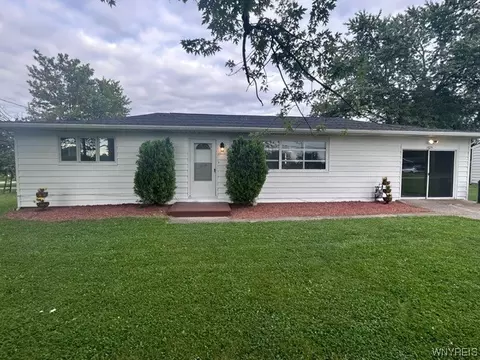 5825 N Kline Rd, Lewiston, NY 14092