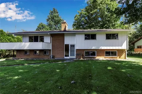 5065 Brookhaven Dr, Clarence, NY 14031